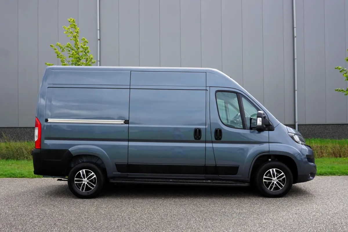 35 2.2 MultiJet L2H2 in Nieuwstaat |Trekhaak |Camera |Dode-hoek sensoren |Cruise |Carplay |Android auto |3500 KG |1e eigenaar |Climate control |EURO6 |140 pk |Mooie camperbasis