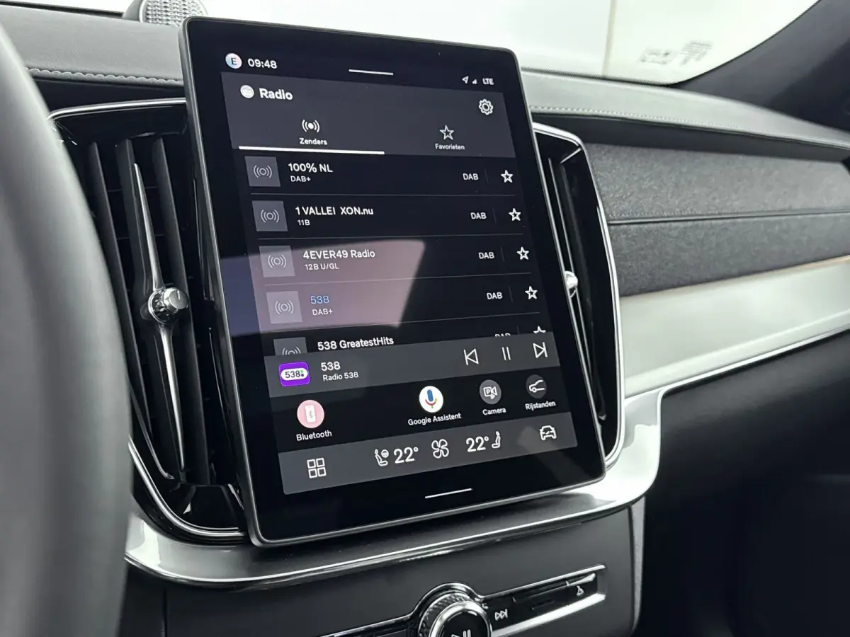 Ultra Black Edition Recharge Plug-In Hybrid AWD | Luchtvering | Bower & Wilkins | Panoramadak | 22 inch LM | Stoel Massage - Ventilatie - Verwarming | PDC + 360 camera | HUD | BLIS |
