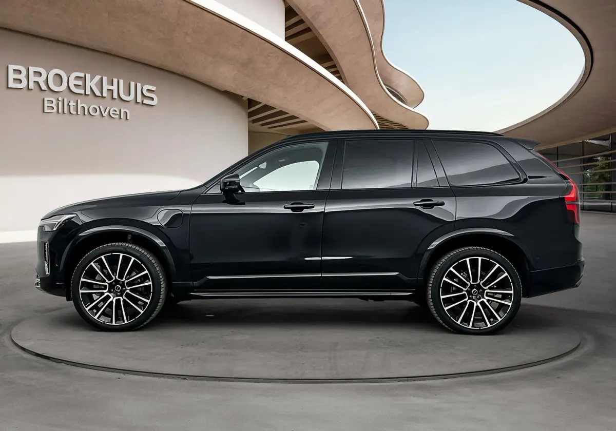 Ultra Black Edition Recharge Plug-In Hybrid AWD | Luchtvering | Bower & Wilkins | Panoramadak | 22 inch LM | Stoel Massage - Ventilatie - Verwarming | PDC + 360 camera | HUD | BLIS |