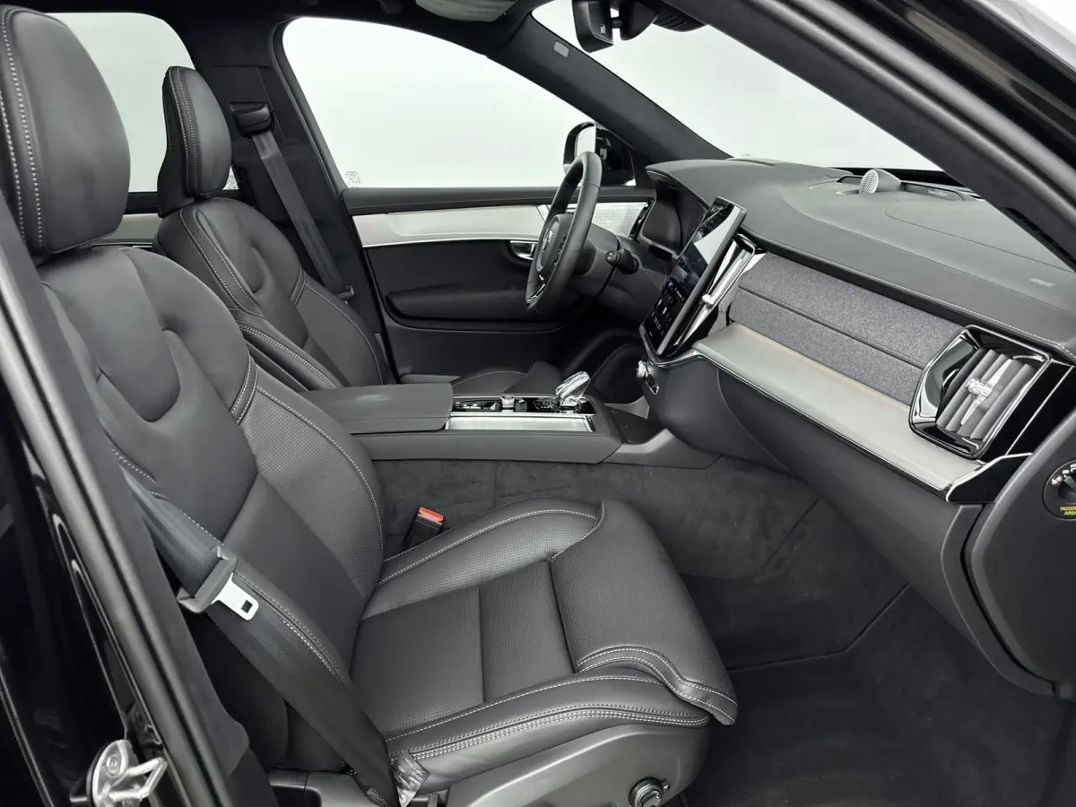 Ultra Black Edition Recharge Plug-In Hybrid AWD | Luchtvering | Bower & Wilkins | Panoramadak | 22 inch LM | Stoel Massage - Ventilatie - Verwarming | PDC + 360 camera | HUD | BLIS |