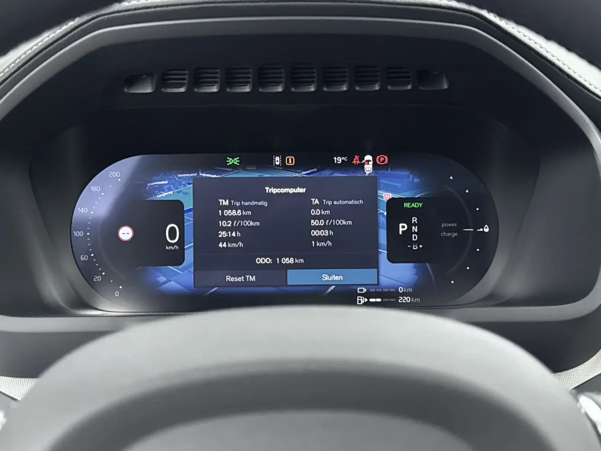 Ultra Black Edition Recharge Plug-In Hybrid AWD | Luchtvering | Bower & Wilkins | Panoramadak | 22 inch LM | Stoel Massage - Ventilatie - Verwarming | PDC + 360 camera | HUD | BLIS |