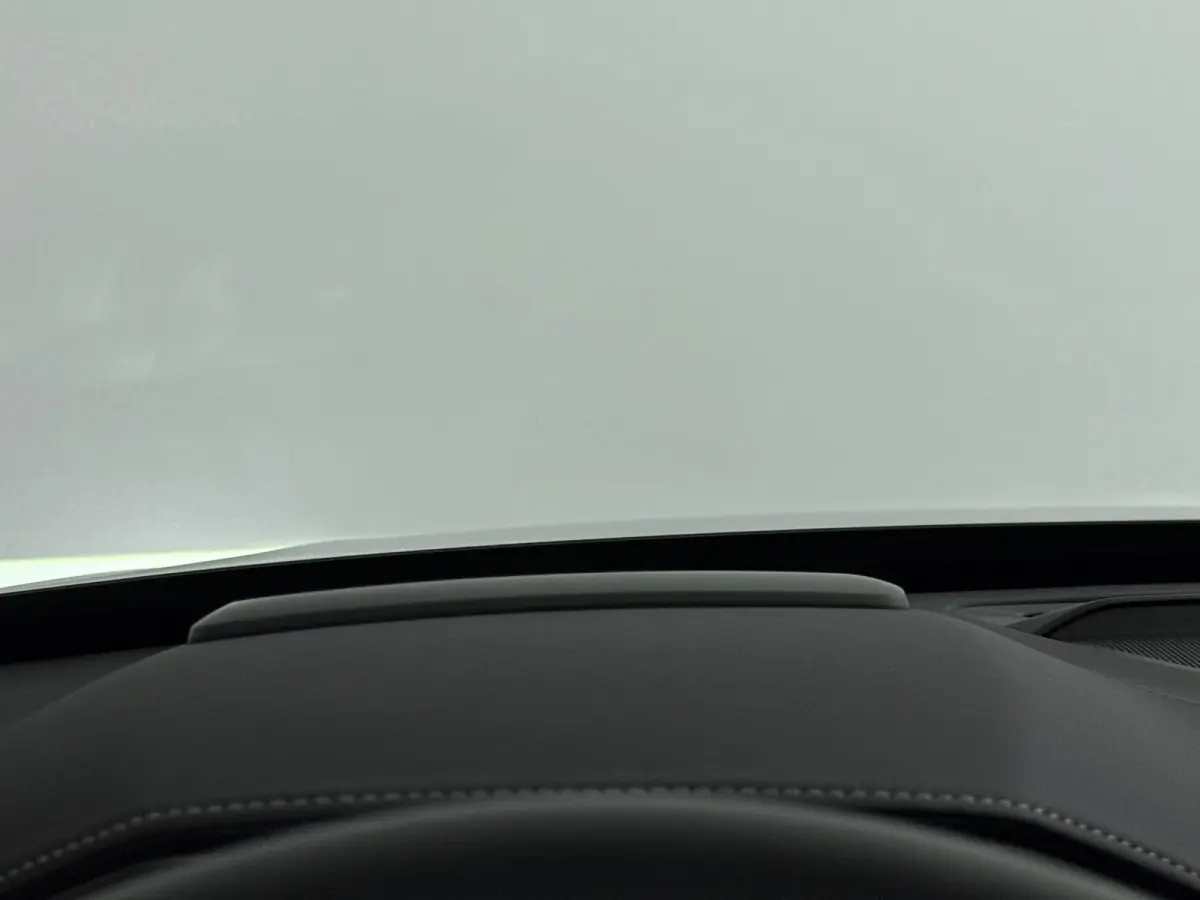 Ultra Black Edition Recharge Plug-In Hybrid AWD | Luchtvering | Bower & Wilkins | Panoramadak | 22 inch LM | Stoel Massage - Ventilatie - Verwarming | PDC + 360 camera | HUD | BLIS |