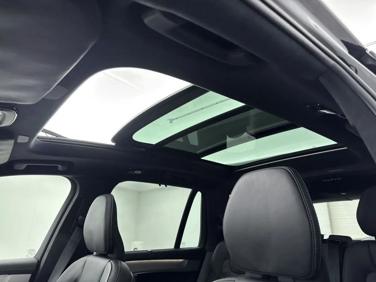 Ultra Black Edition Recharge Plug-In Hybrid AWD | Luchtvering | Bower & Wilkins | Panoramadak | 22 inch LM | Stoel Massage - Ventilatie - Verwarming | PDC + 360 camera | HUD | BLIS |