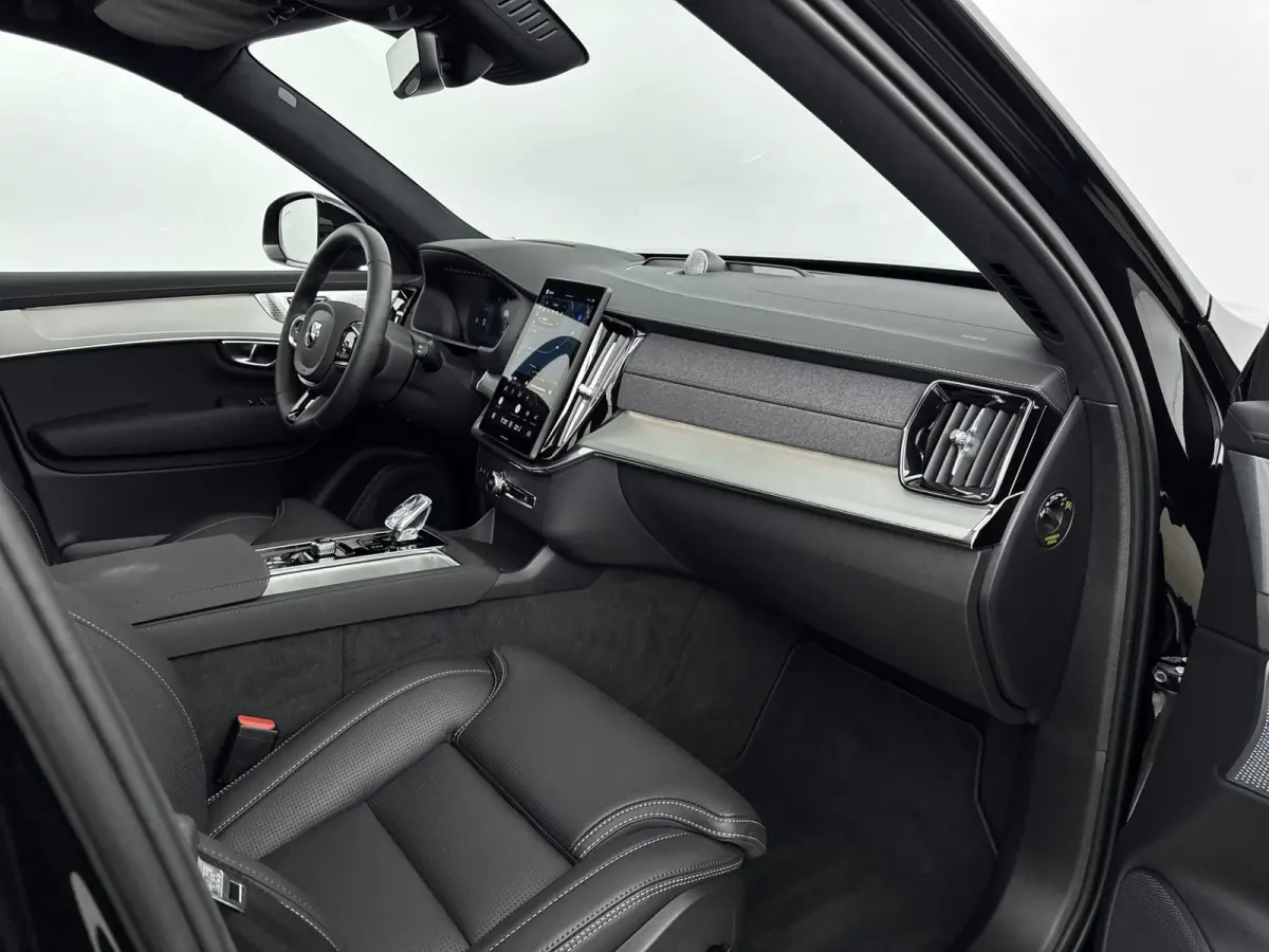 Ultra Black Edition Recharge Plug-In Hybrid AWD | Luchtvering | Bower & Wilkins | Panoramadak | 22 inch LM | Stoel Massage - Ventilatie - Verwarming | PDC + 360 camera | HUD | BLIS |