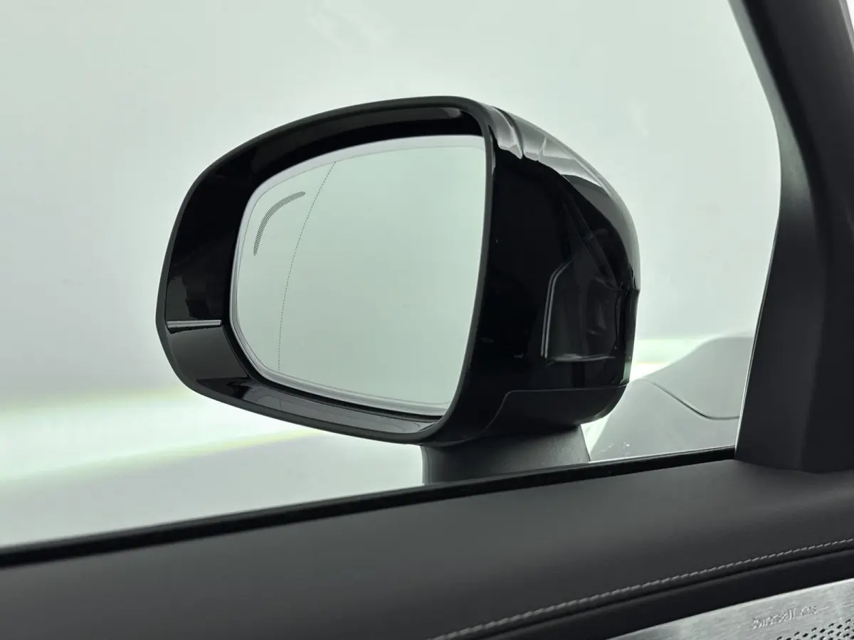 Ultra Black Edition Recharge Plug-In Hybrid AWD | Luchtvering | Bower & Wilkins | Panoramadak | 22 inch LM | Stoel Massage - Ventilatie - Verwarming | PDC + 360 camera | HUD | BLIS |