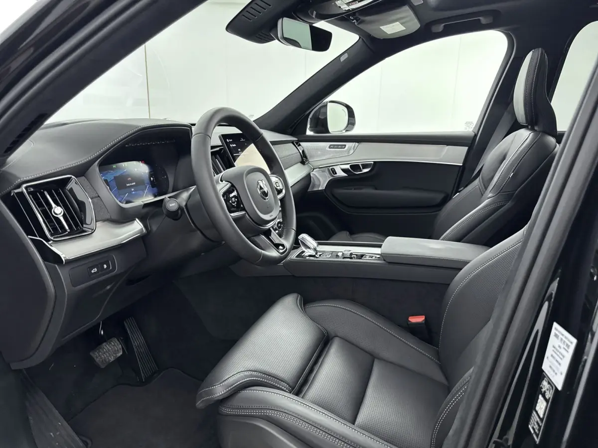 Ultra Black Edition Recharge Plug-In Hybrid AWD | Luchtvering | Bower & Wilkins | Panoramadak | 22 inch LM | Stoel Massage - Ventilatie - Verwarming | PDC + 360 camera | HUD | BLIS |