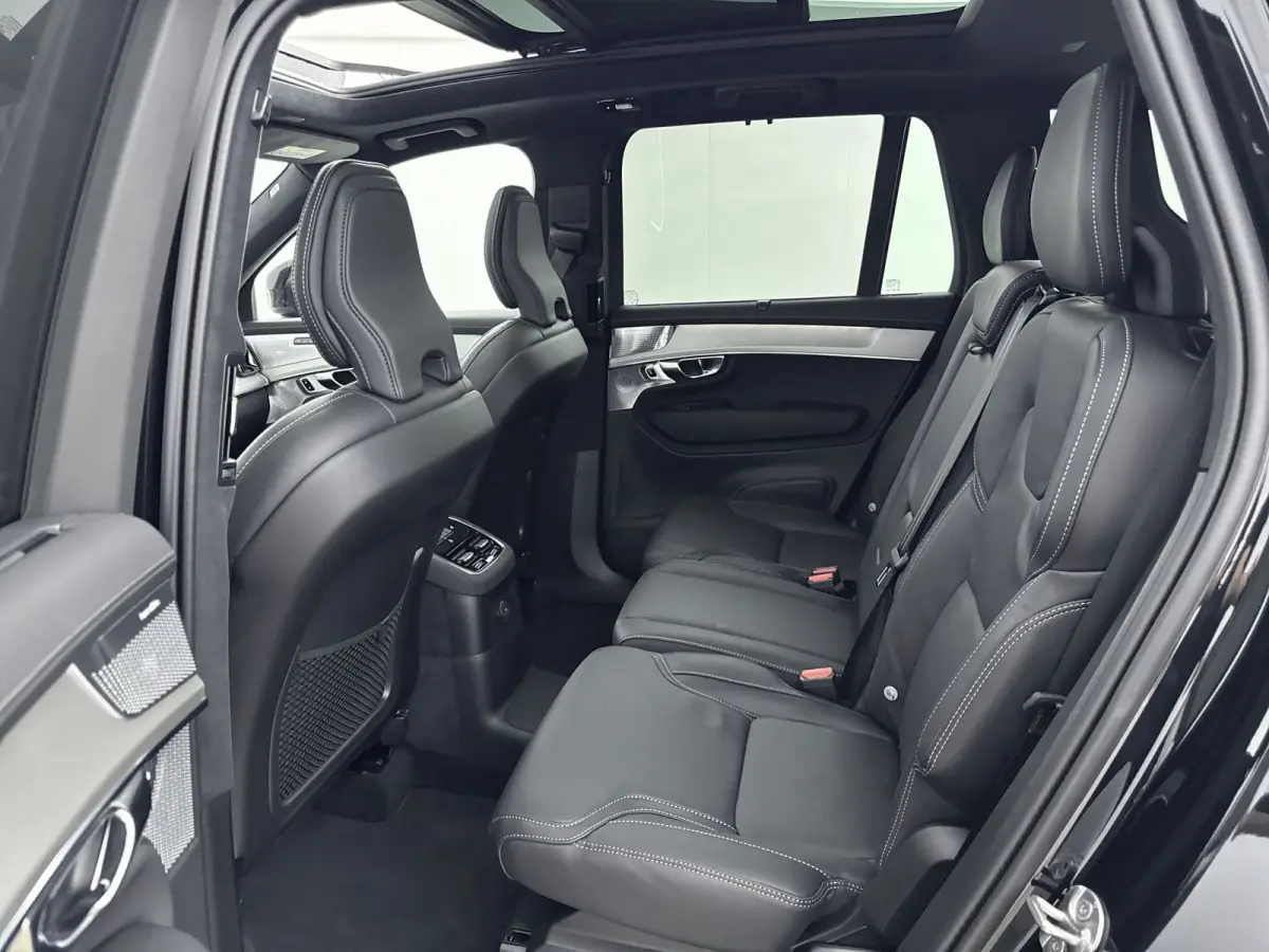 Ultra Black Edition Recharge Plug-In Hybrid AWD | Luchtvering | Bower & Wilkins | Panoramadak | 22 inch LM | Stoel Massage - Ventilatie - Verwarming | PDC + 360 camera | HUD | BLIS |