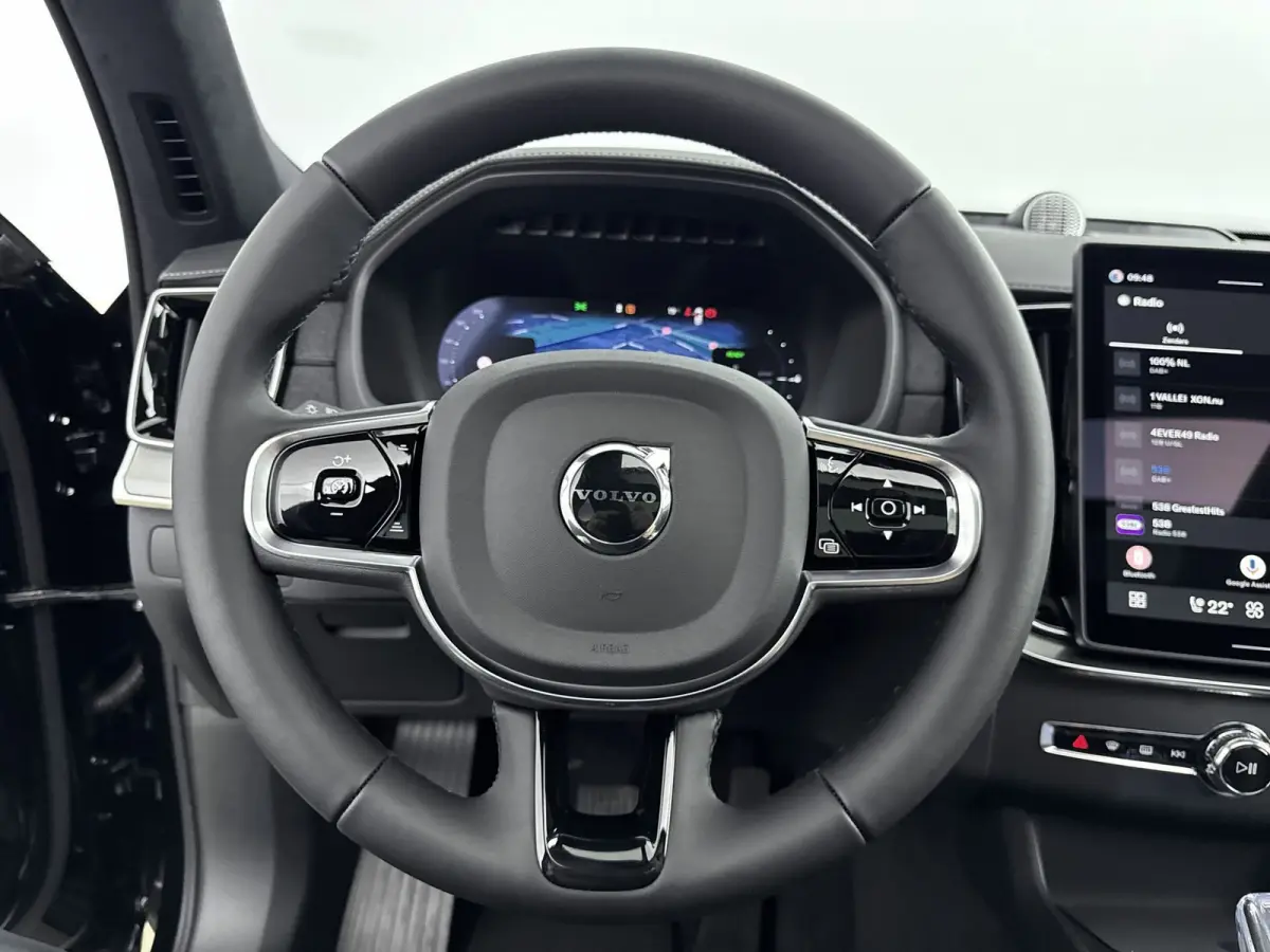Ultra Black Edition Recharge Plug-In Hybrid AWD | Luchtvering | Bower & Wilkins | Panoramadak | 22 inch LM | Stoel Massage - Ventilatie - Verwarming | PDC + 360 camera | HUD | BLIS |