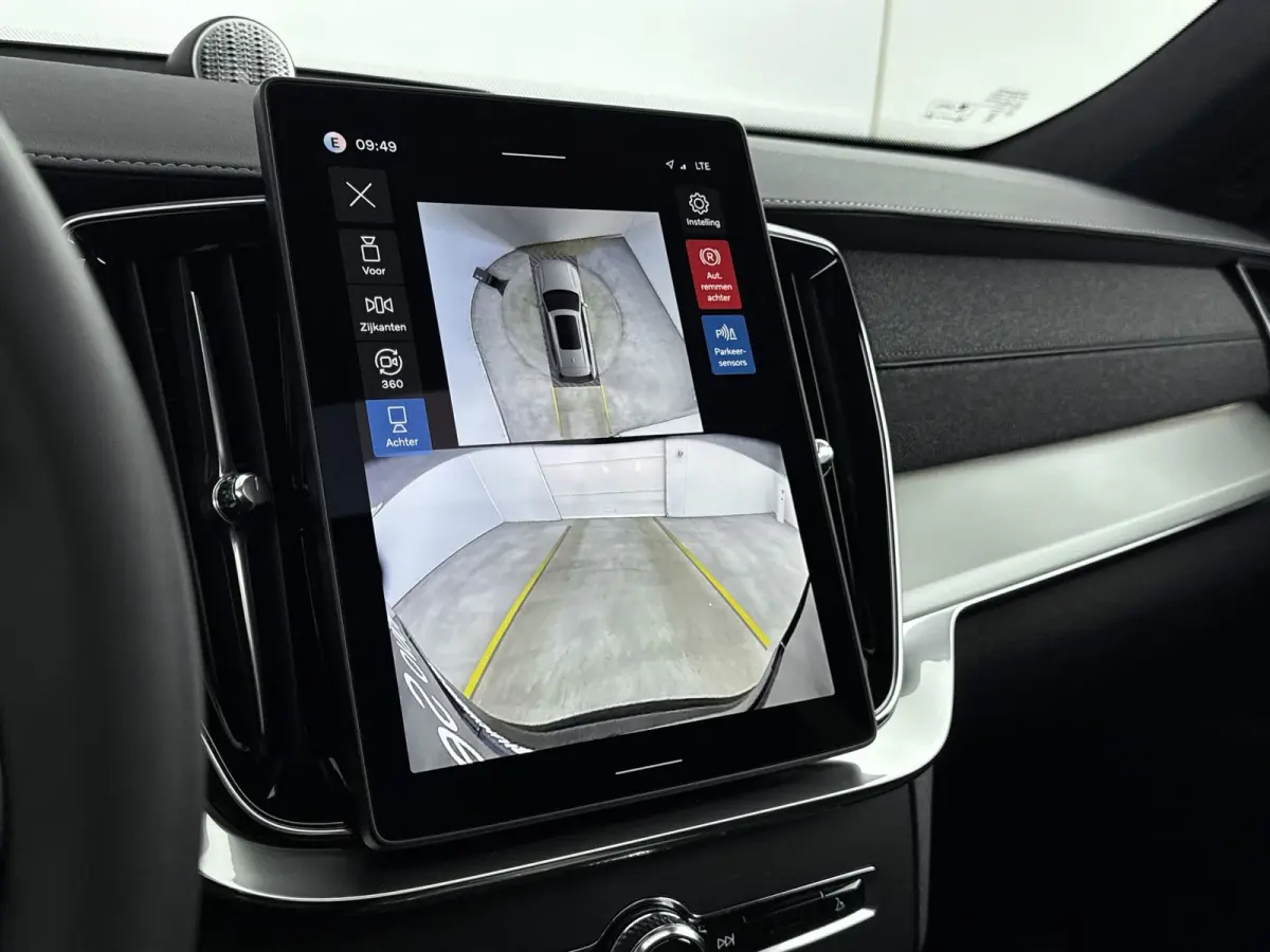 Ultra Black Edition Recharge Plug-In Hybrid AWD | Luchtvering | Bower & Wilkins | Panoramadak | 22 inch LM | Stoel Massage - Ventilatie - Verwarming | PDC + 360 camera | HUD | BLIS |