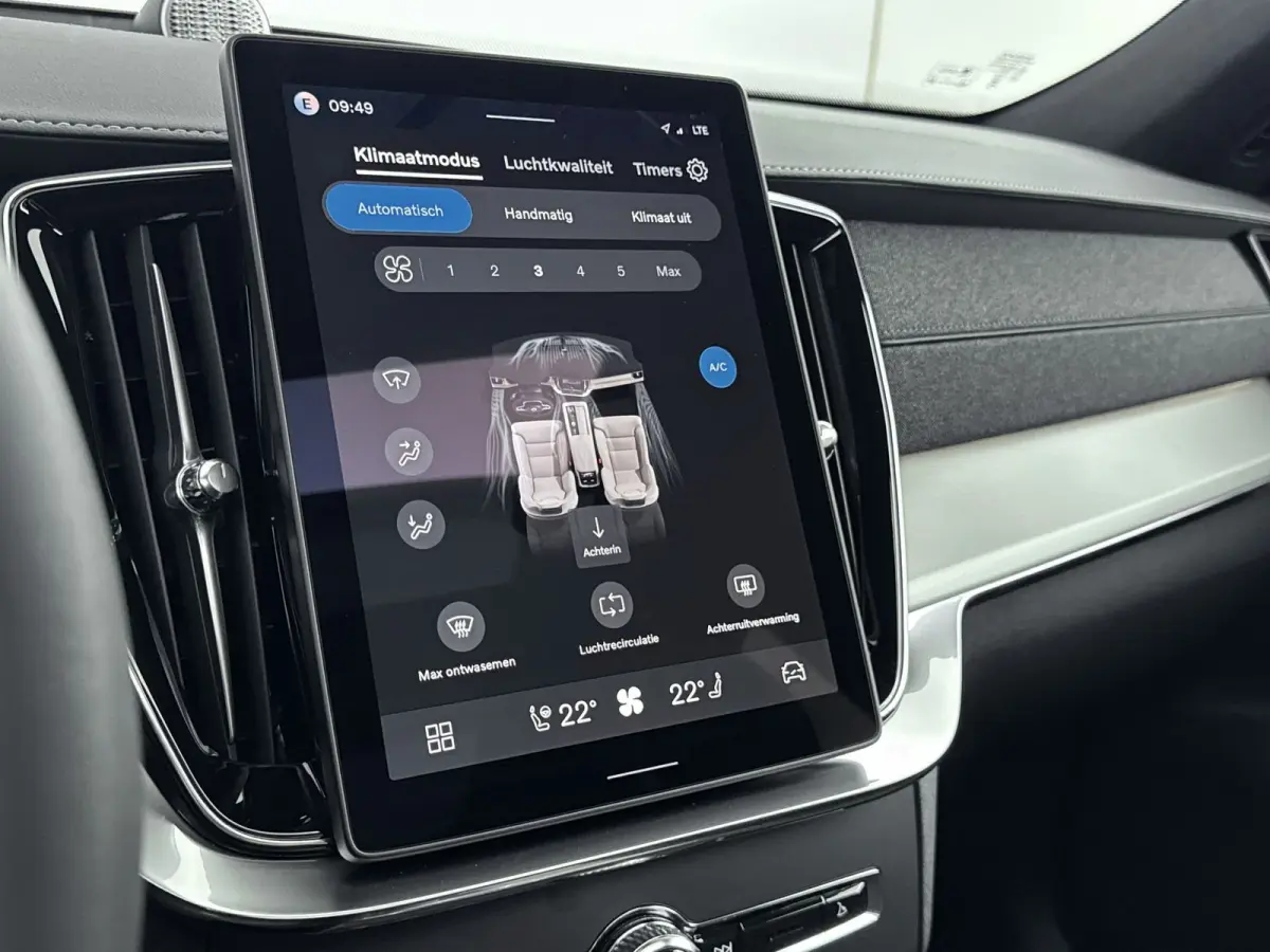 Ultra Black Edition Recharge Plug-In Hybrid AWD | Luchtvering | Bower & Wilkins | Panoramadak | 22 inch LM | Stoel Massage - Ventilatie - Verwarming | PDC + 360 camera | HUD | BLIS |