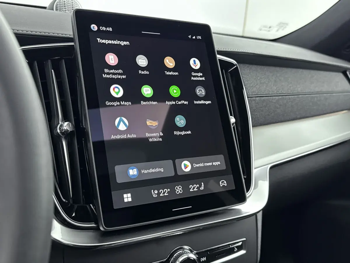 Ultra Black Edition Recharge Plug-In Hybrid AWD | Luchtvering | Bower & Wilkins | Panoramadak | 22 inch LM | Stoel Massage - Ventilatie - Verwarming | PDC + 360 camera | HUD | BLIS |
