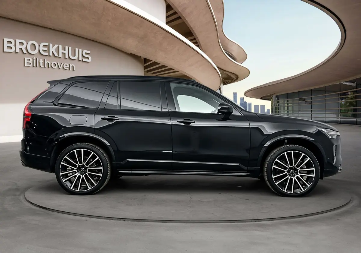 Ultra Black Edition Recharge Plug-In Hybrid AWD | Luchtvering | Bower & Wilkins | Panoramadak | 22 inch LM | Stoel Massage - Ventilatie - Verwarming | PDC + 360 camera | HUD | BLIS |