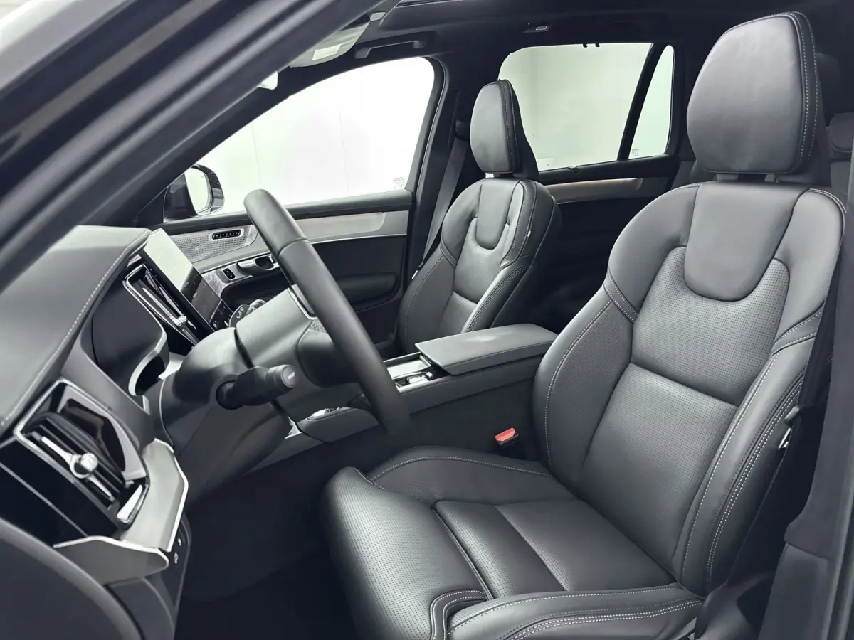 Ultra Black Edition Recharge Plug-In Hybrid AWD | Luchtvering | Bower & Wilkins | Panoramadak | 22 inch LM | Stoel Massage - Ventilatie - Verwarming | PDC + 360 camera | HUD | BLIS |