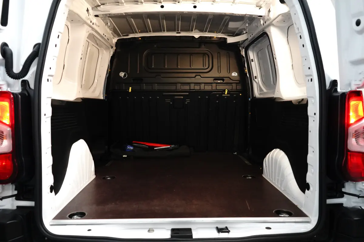 1.5 BlueHDi 100 S&S L1 | 2 zitplaatsen rechtsvoor | 3 zits | Airco