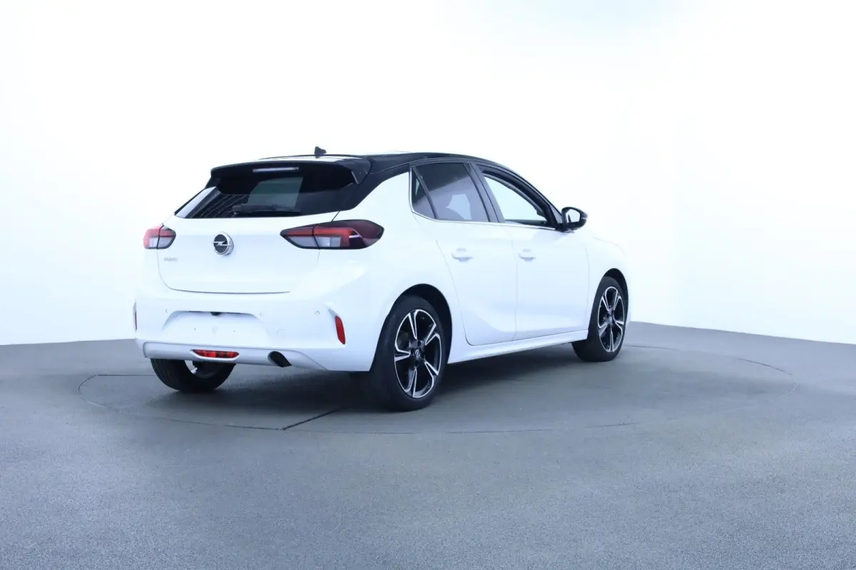 1.2 Elegance Afneembare Trekhaak | Panorama Dak | Camera | Stuur & Stoelverwarming | Camera | Parkeersensoren Rondom | Achteruitrijcamera | Afneembare trekhaak | Afwijkende dakkleur