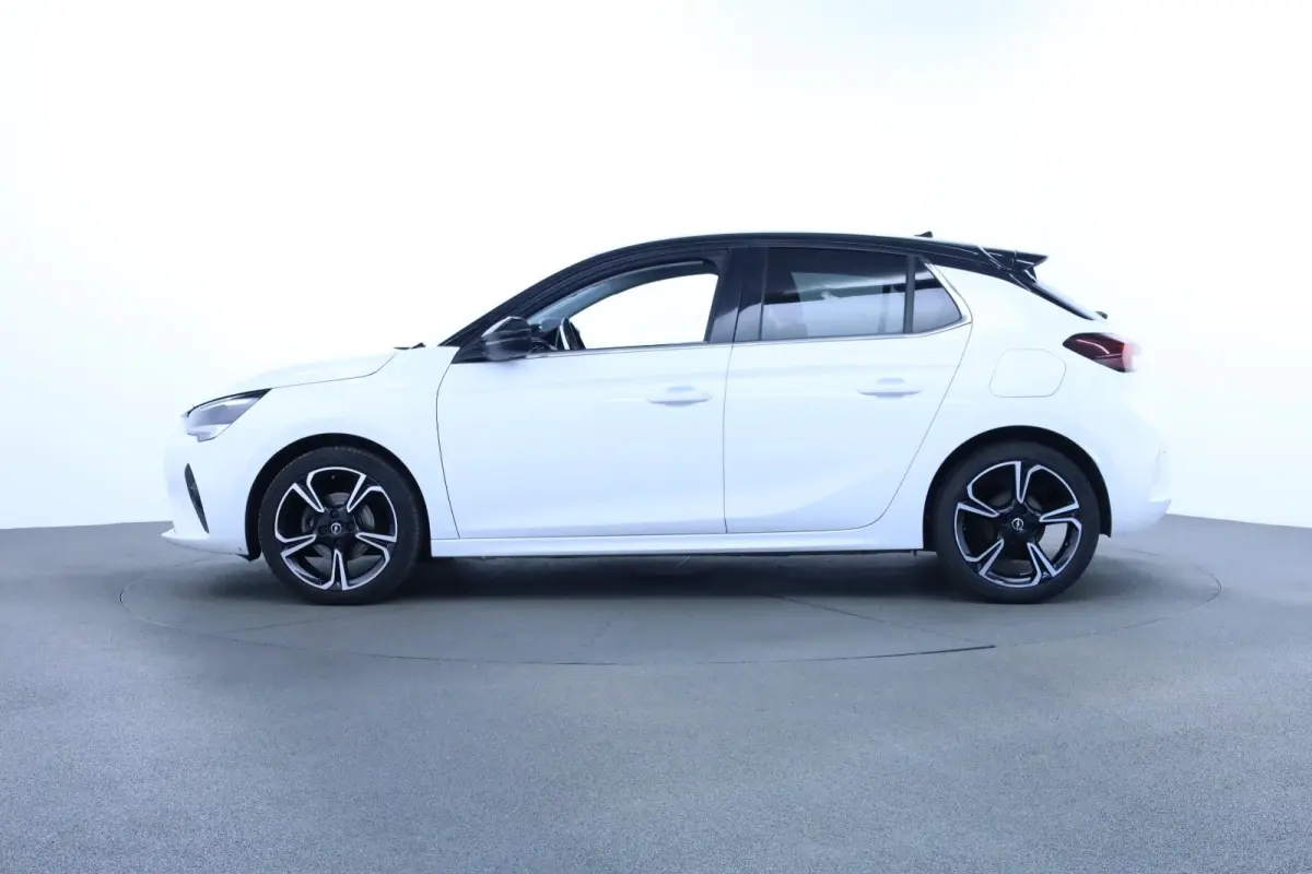 1.2 Elegance Afneembare Trekhaak | Panorama Dak | Camera | Stuur & Stoelverwarming | Camera | Parkeersensoren Rondom | Achteruitrijcamera | Afneembare trekhaak | Afwijkende dakkleur