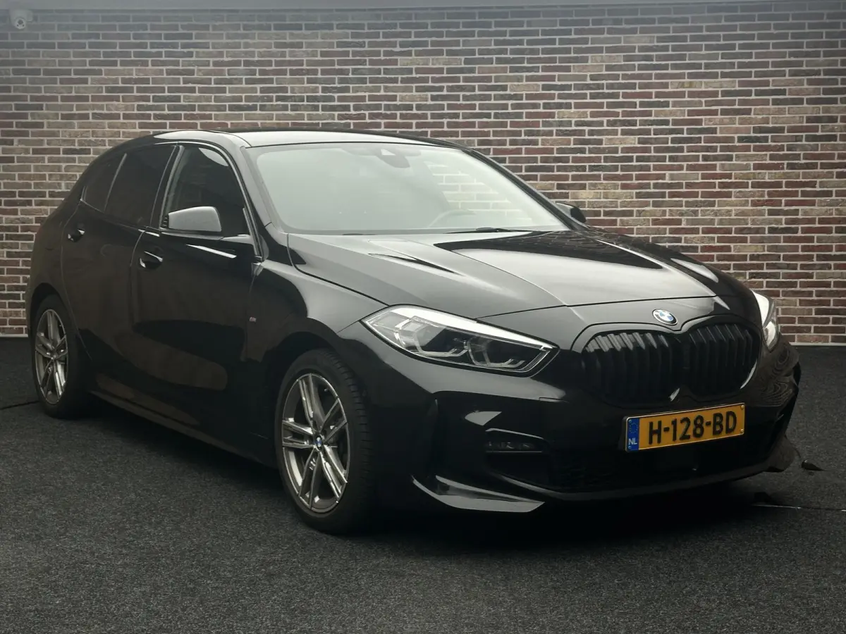 118i Executive Edition M-pakket| Virtual