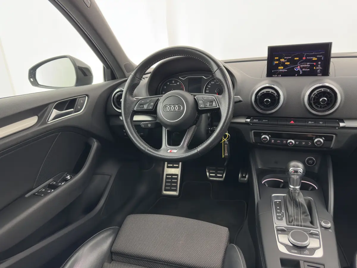 1.5 TFSI CoD Sport S-Line Edition Black-Optic Package Aut. *LEATHER-FABRIC | FULL-LED | SPORTSEATS | NAVI-FULLMAP | PRIVACY-GLASS | ECC | PDC | CRUISE | 18''ALU*
