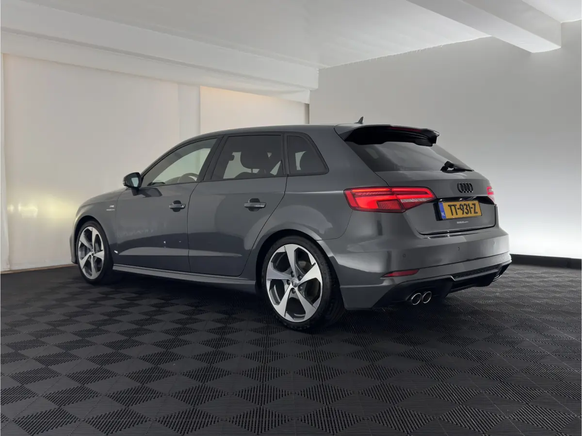 1.5 TFSI CoD Sport S-Line Edition Black-Optic Package Aut. *LEATHER-FABRIC | FULL-LED | SPORTSEATS | NAVI-FULLMAP | PRIVACY-GLASS | ECC | PDC | CRUISE | 18''ALU*