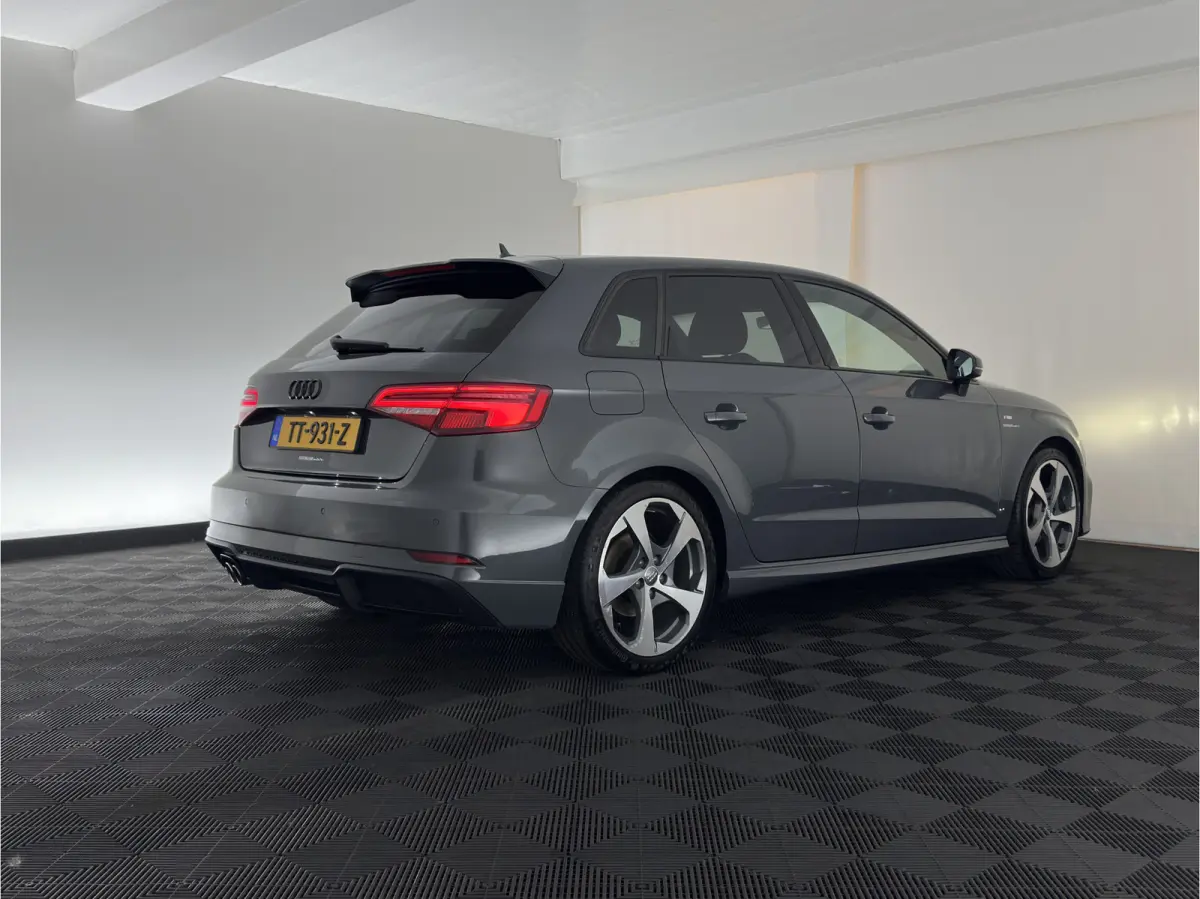 1.5 TFSI CoD Sport S-Line Edition Black-Optic Package Aut. *LEATHER-FABRIC | FULL-LED | SPORTSEATS | NAVI-FULLMAP | PRIVACY-GLASS | ECC | PDC | CRUISE | 18''ALU*