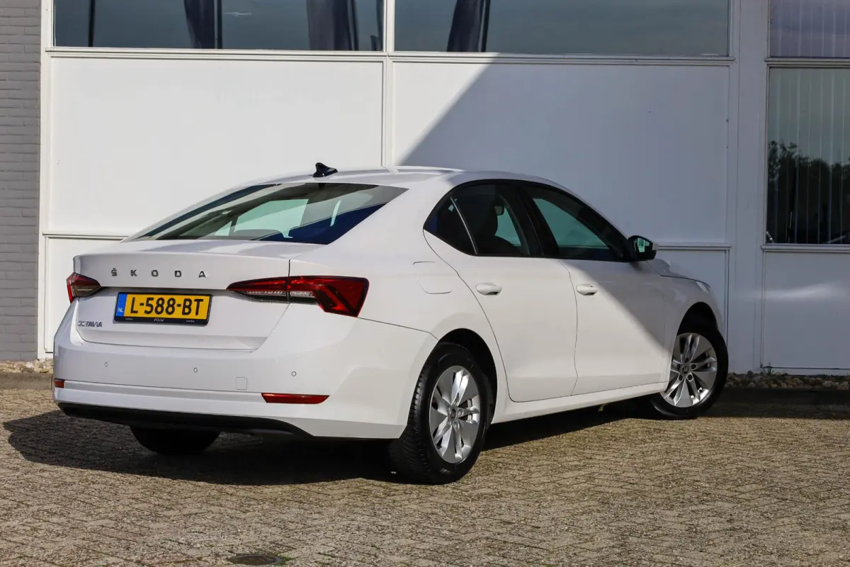 1.0 TSI 110pk Ambition | Parkeersensoren | LED Verlichting | Navigatie