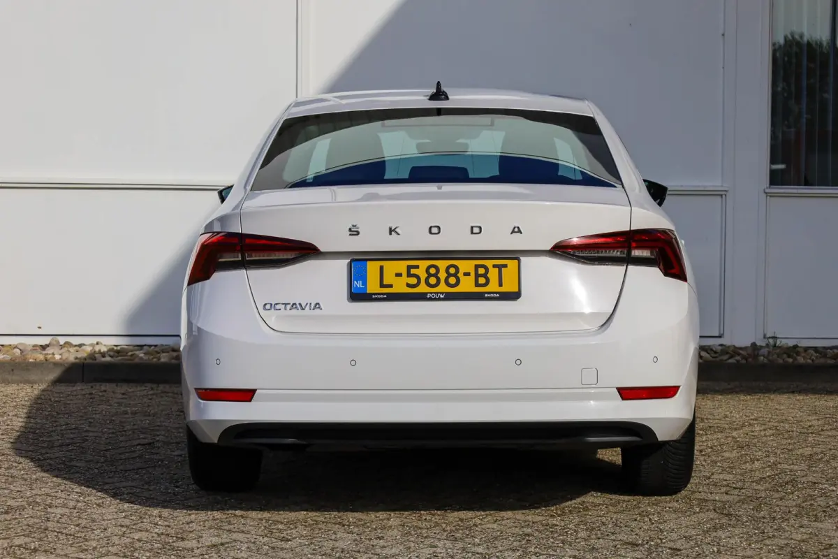 1.0 TSI 110pk Ambition | Parkeersensoren | LED Verlichting | Navigatie
