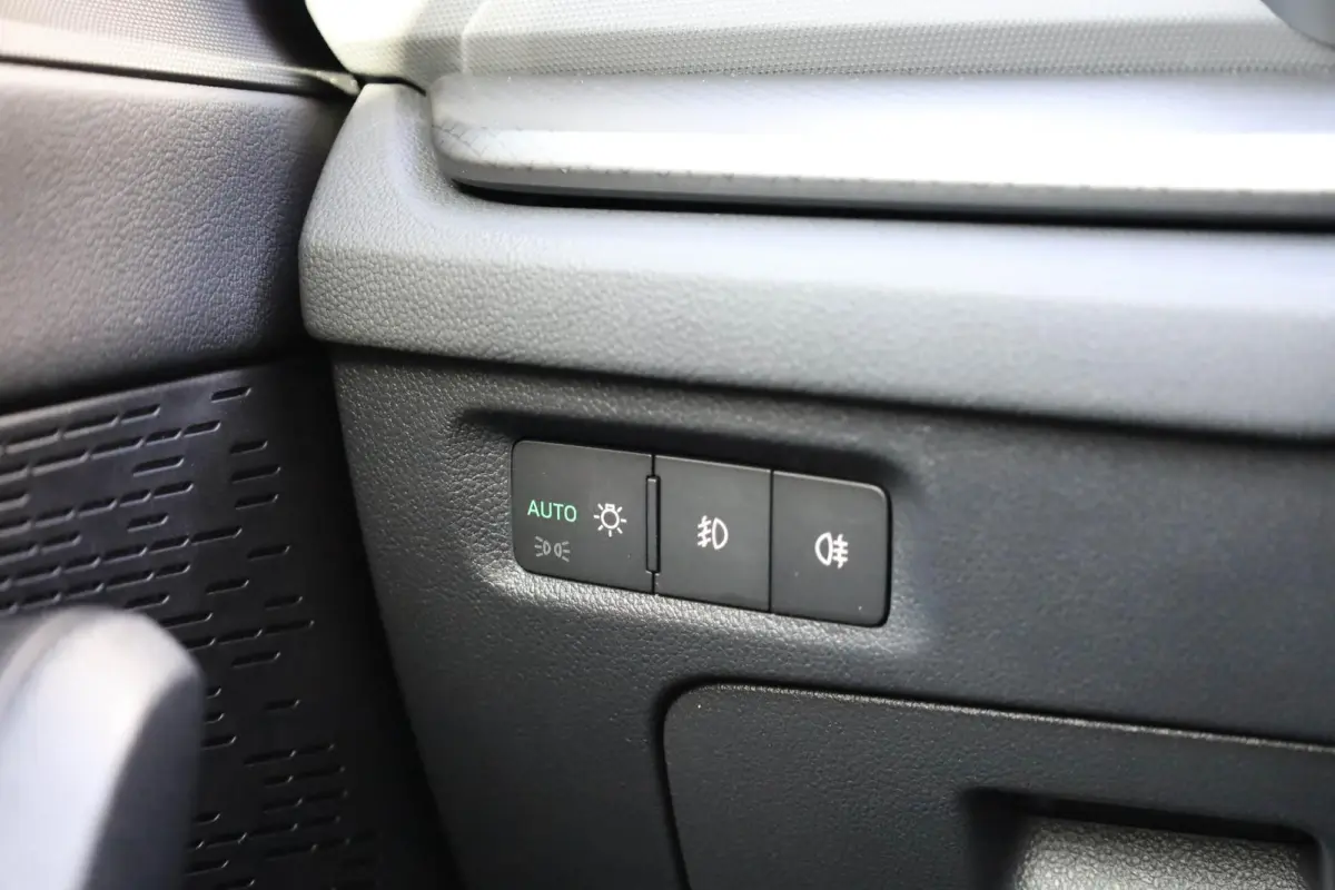 1.0 TSI 110pk Ambition | Parkeersensoren | LED Verlichting | Navigatie
