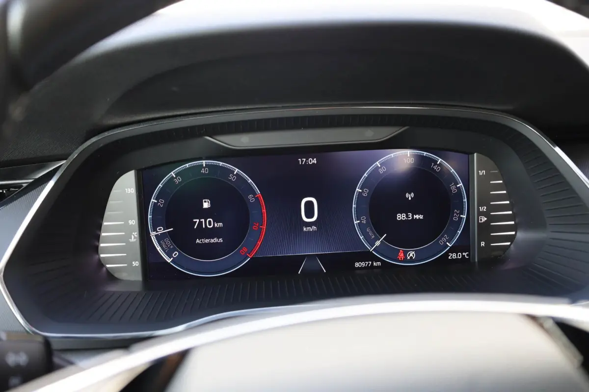 1.0 TSI 110pk Ambition | Parkeersensoren | LED Verlichting | Navigatie