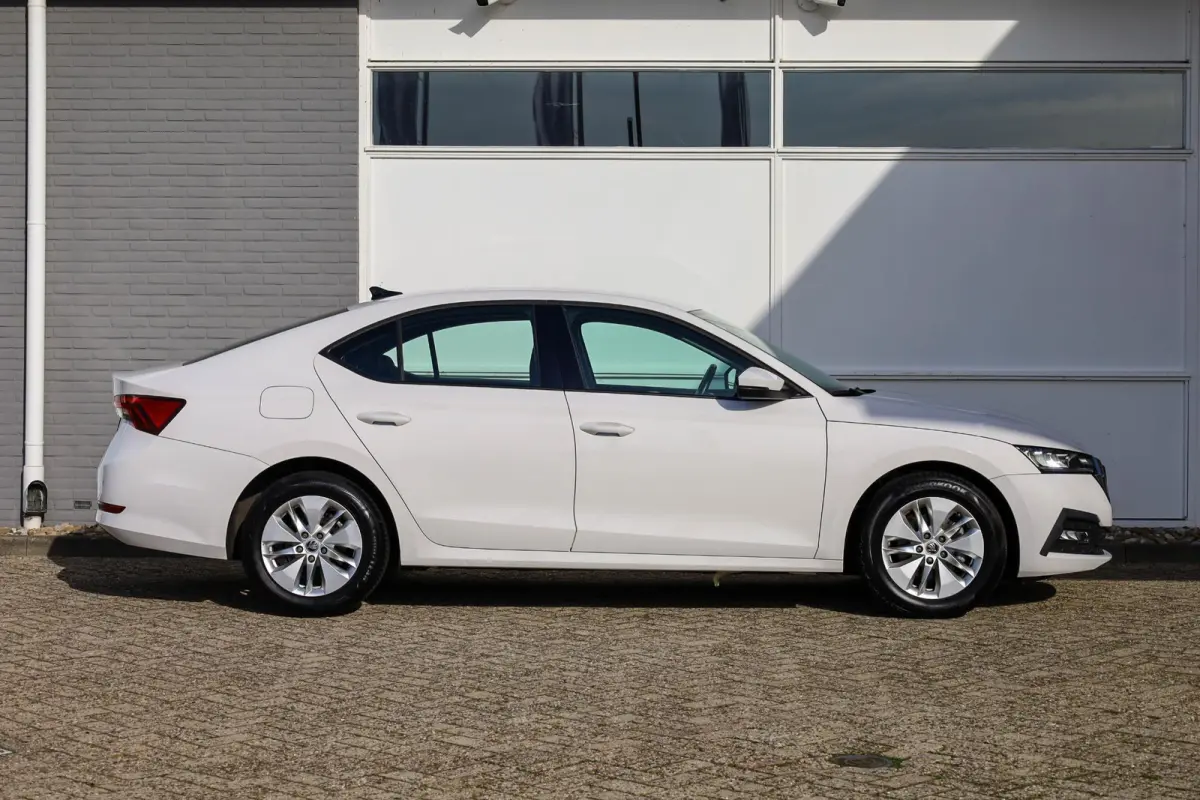 1.0 TSI 110pk Ambition | Parkeersensoren | LED Verlichting | Navigatie
