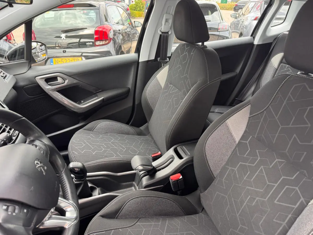 1.2 110PK | Trekhaak | Navigatie | Cruise Control | Bluetooth | Licht Metaal | | Dakrails | Parkeersensor achter | Stuurbekrachtiging