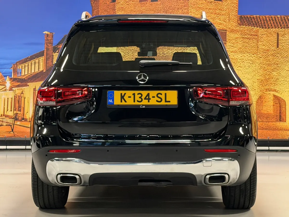 200 Business Solution Aut Trekhaak LED Carplay