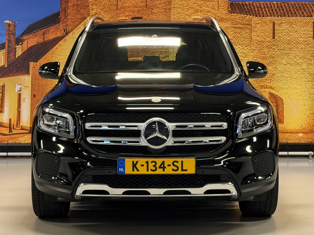 200 Business Solution Aut Trekhaak LED Carplay