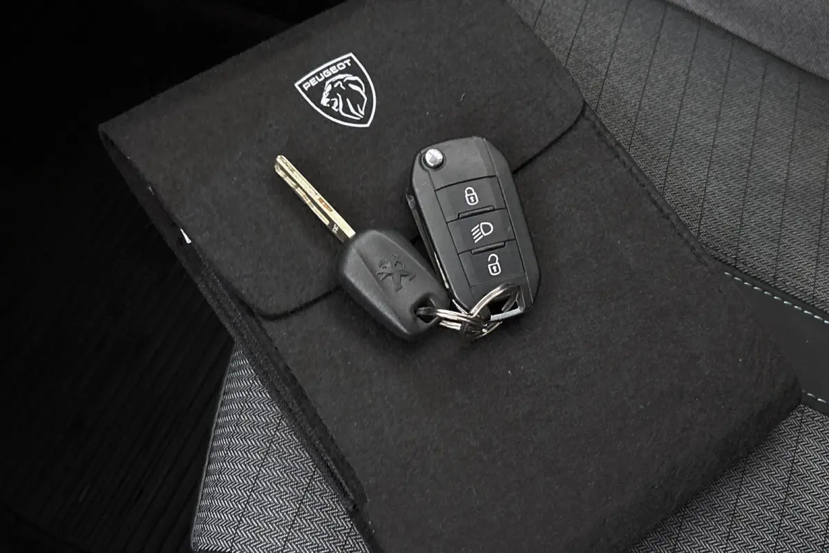 1.2 PureTech Allure Pack Automaat Stoelverwarming Camera Apple CarPlay