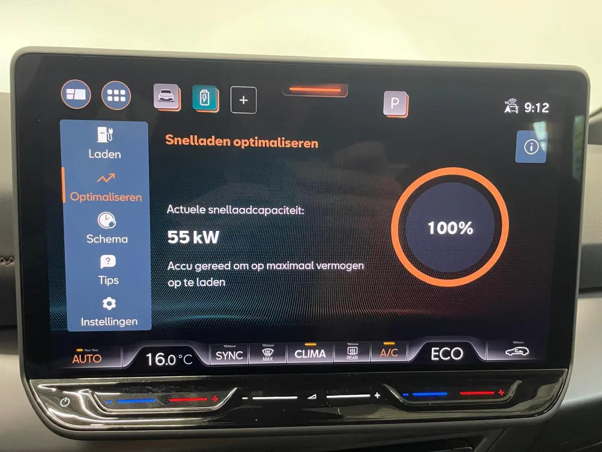 Essential 63 kWh 100% e-Boost 231pk 63kWh SoH  11.503 km 19inch Keyless LED PDC Wireless App Connect