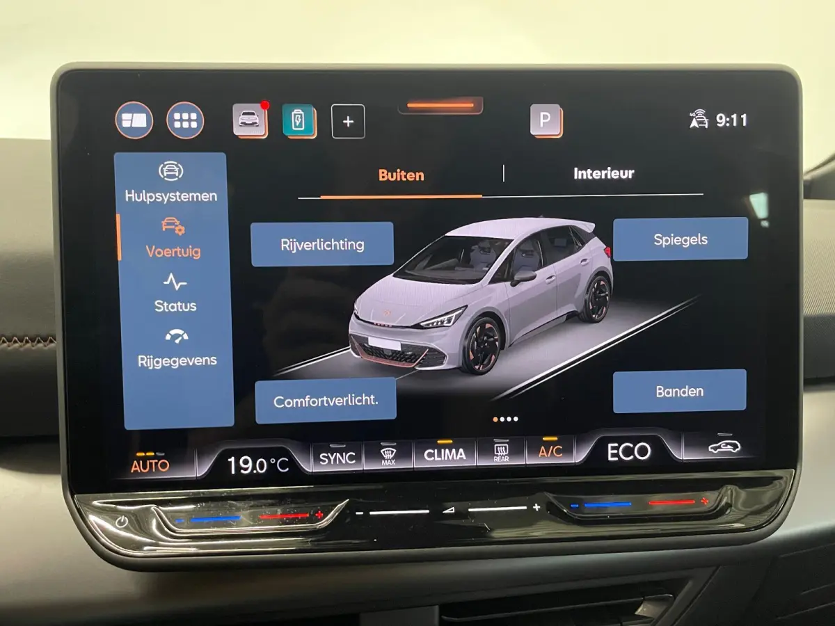 Essential 63 kWh 100% e-Boost 231pk 63kWh SoH  11.503 km 19inch Keyless LED PDC Wireless App Connect