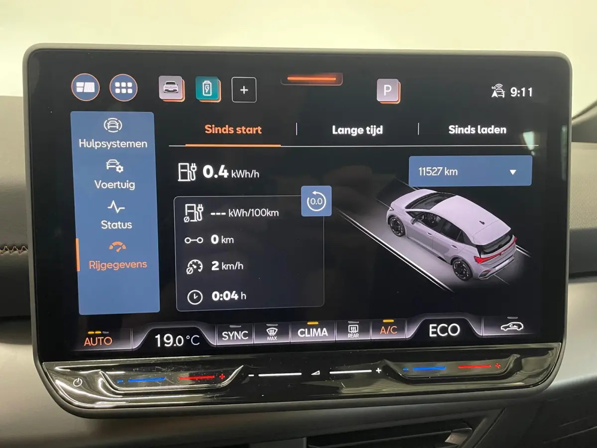 Essential 63 kWh 100% e-Boost 231pk 63kWh SoH  11.503 km 19inch Keyless LED PDC Wireless App Connect