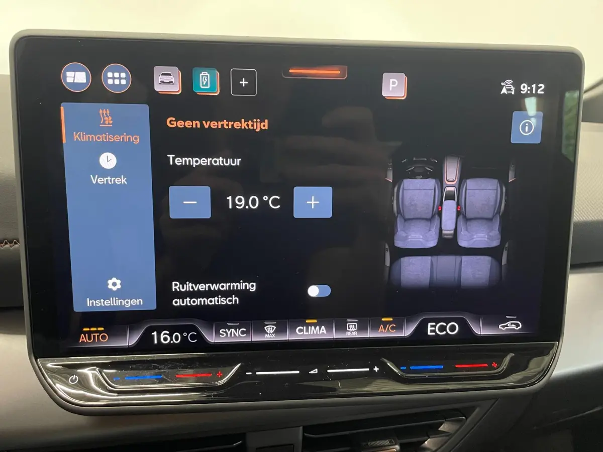 Essential 63 kWh 100% e-Boost 231pk 63kWh SoH  11.503 km 19inch Keyless LED PDC Wireless App Connect