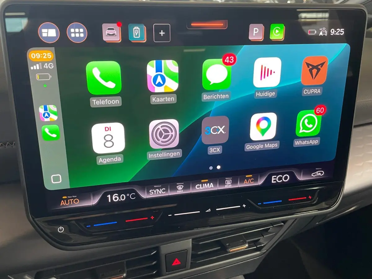 Essential 63 kWh 100% e-Boost 231pk 63kWh SoH  11.503 km 19inch Keyless LED PDC Wireless App Connect