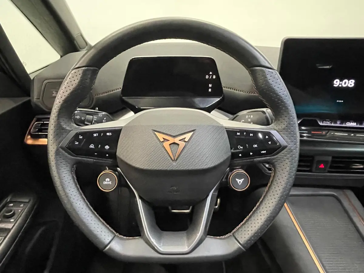 Essential 63 kWh 100% e-Boost 231pk 63kWh SoH  11.503 km 19inch Keyless LED PDC Wireless App Connect