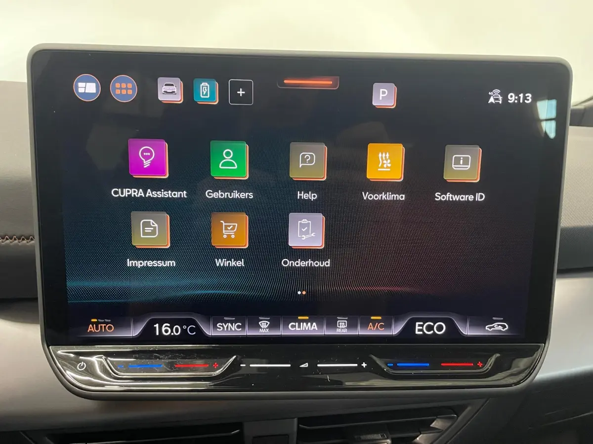 Essential 63 kWh 100% e-Boost 231pk 63kWh SoH  11.503 km 19inch Keyless LED PDC Wireless App Connect