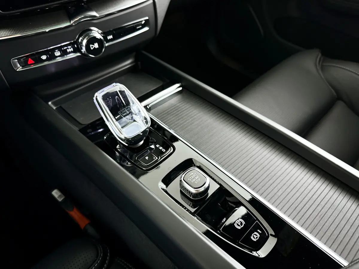 T8 Plug-in hybrid AWD Ultra Bright Exec. Ed. | Panoramadak | 360° camera | Bowers & Wilkins | Luchtvering | Head-up display | Stoelventilatie | Stoel- en Stuurverwarming