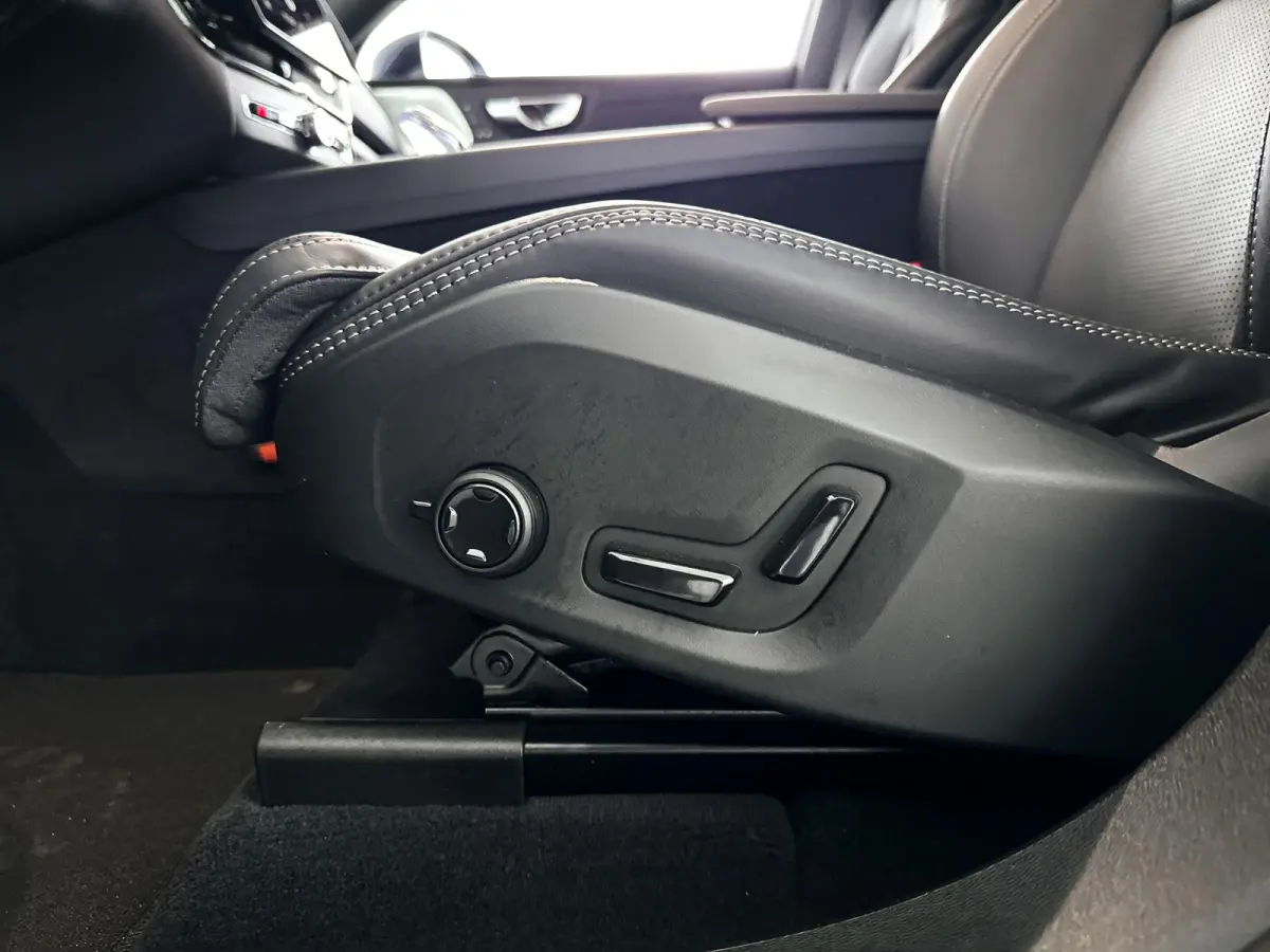 T8 Plug-in hybrid AWD Ultra Bright Exec. Ed. | Panoramadak | 360° camera | Bowers & Wilkins | Luchtvering | Head-up display | Stoelventilatie | Stoel- en Stuurverwarming