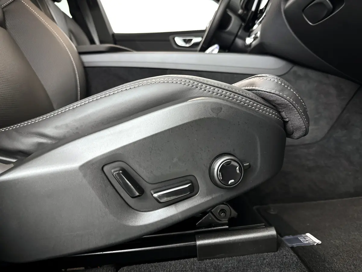 T8 Plug-in hybrid AWD Ultra Bright Exec. Ed. | Panoramadak | 360° camera | Bowers & Wilkins | Luchtvering | Head-up display | Stoelventilatie | Stoel- en Stuurverwarming