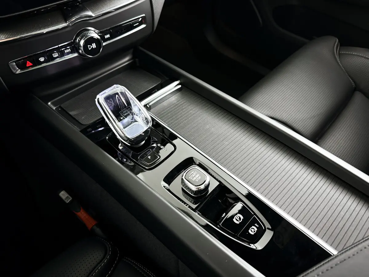 T8 Plug-in hybrid AWD Ultra Bright Exec. Ed. | Panoramadak | 360° camera | Bowers & Wilkins | Luchtvering | Head-up display | Stoelventilatie | Stoel- en Stuurverwarming