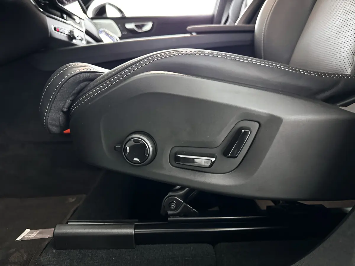 T8 Plug-in hybrid AWD Ultra Bright Exec. Ed. | Panoramadak | 360° camera | Bowers & Wilkins | Luchtvering | Head-up display | Stoelventilatie | Stoel- en Stuurverwarming