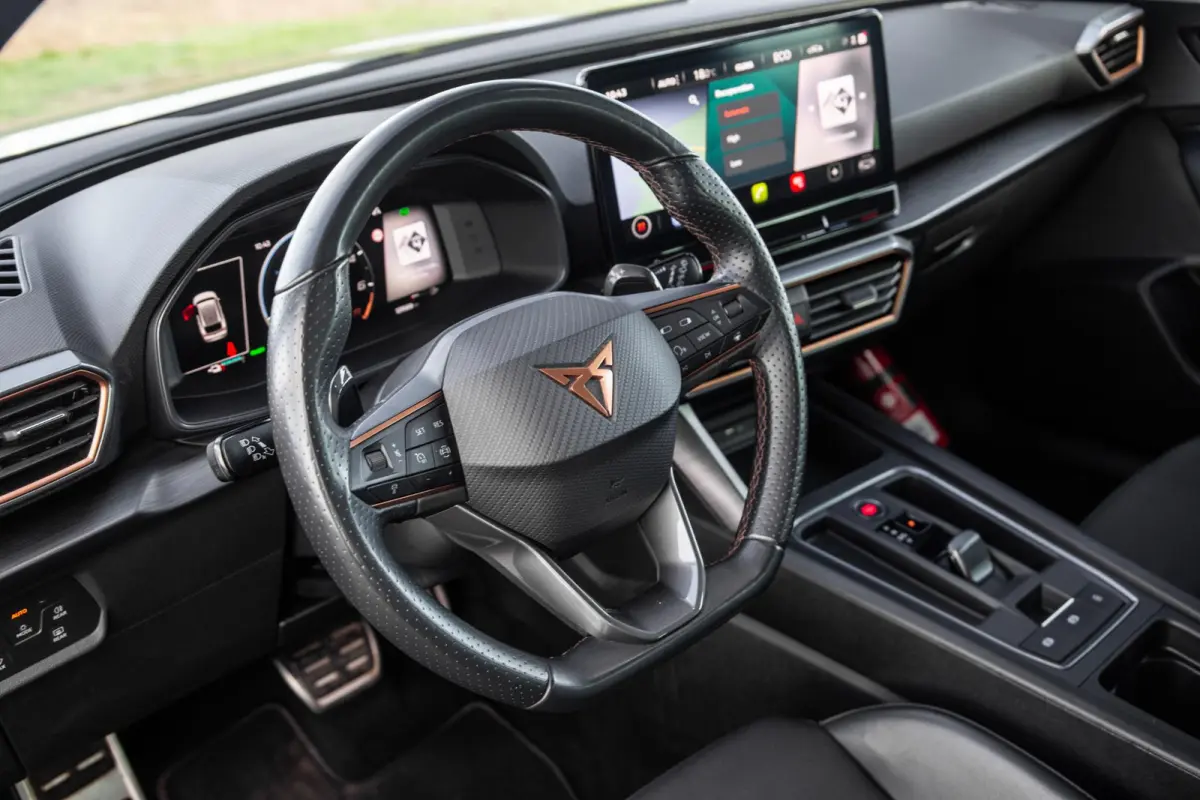 1.4i Plug-In Hybrid SPORTSTOURER / CARPLAY / CAMERA / KUIP STOELEN / PERFECT ONDERHOUDEN