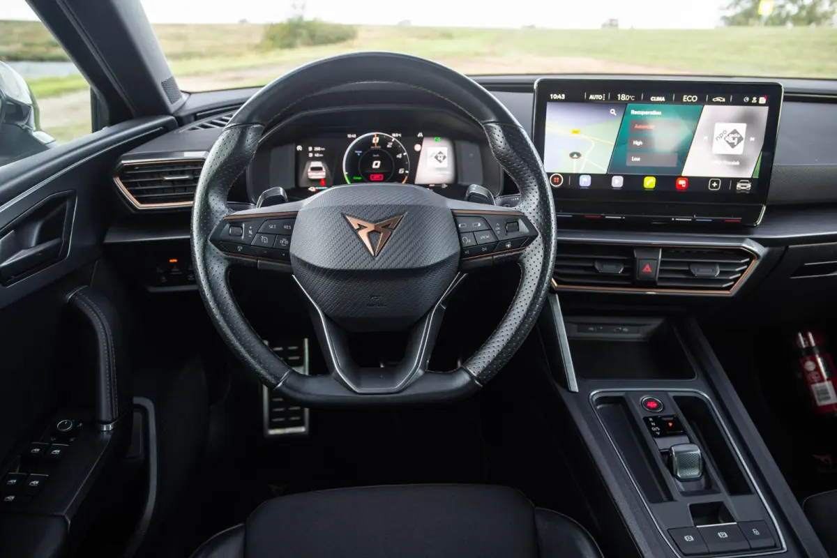 1.4i Plug-In Hybrid SPORTSTOURER / CARPLAY / CAMERA / KUIP STOELEN / PERFECT ONDERHOUDEN