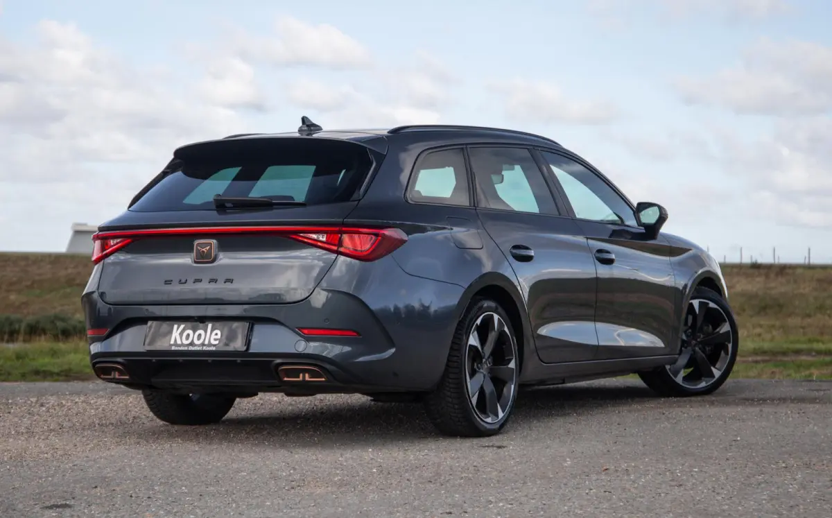 1.4i Plug-In Hybrid SPORTSTOURER / CARPLAY / CAMERA / KUIP STOELEN / PERFECT ONDERHOUDEN