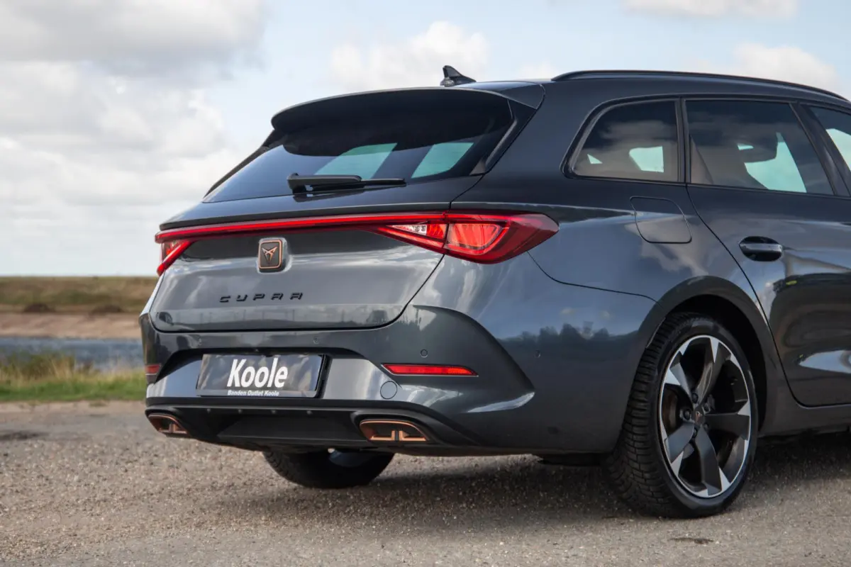1.4i Plug-In Hybrid SPORTSTOURER / CARPLAY / CAMERA / KUIP STOELEN / PERFECT ONDERHOUDEN