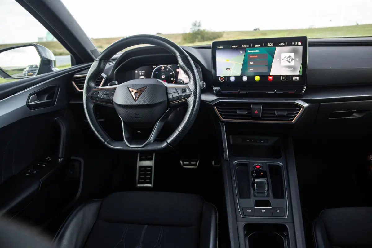 1.4i Plug-In Hybrid SPORTSTOURER / CARPLAY / CAMERA / KUIP STOELEN / PERFECT ONDERHOUDEN